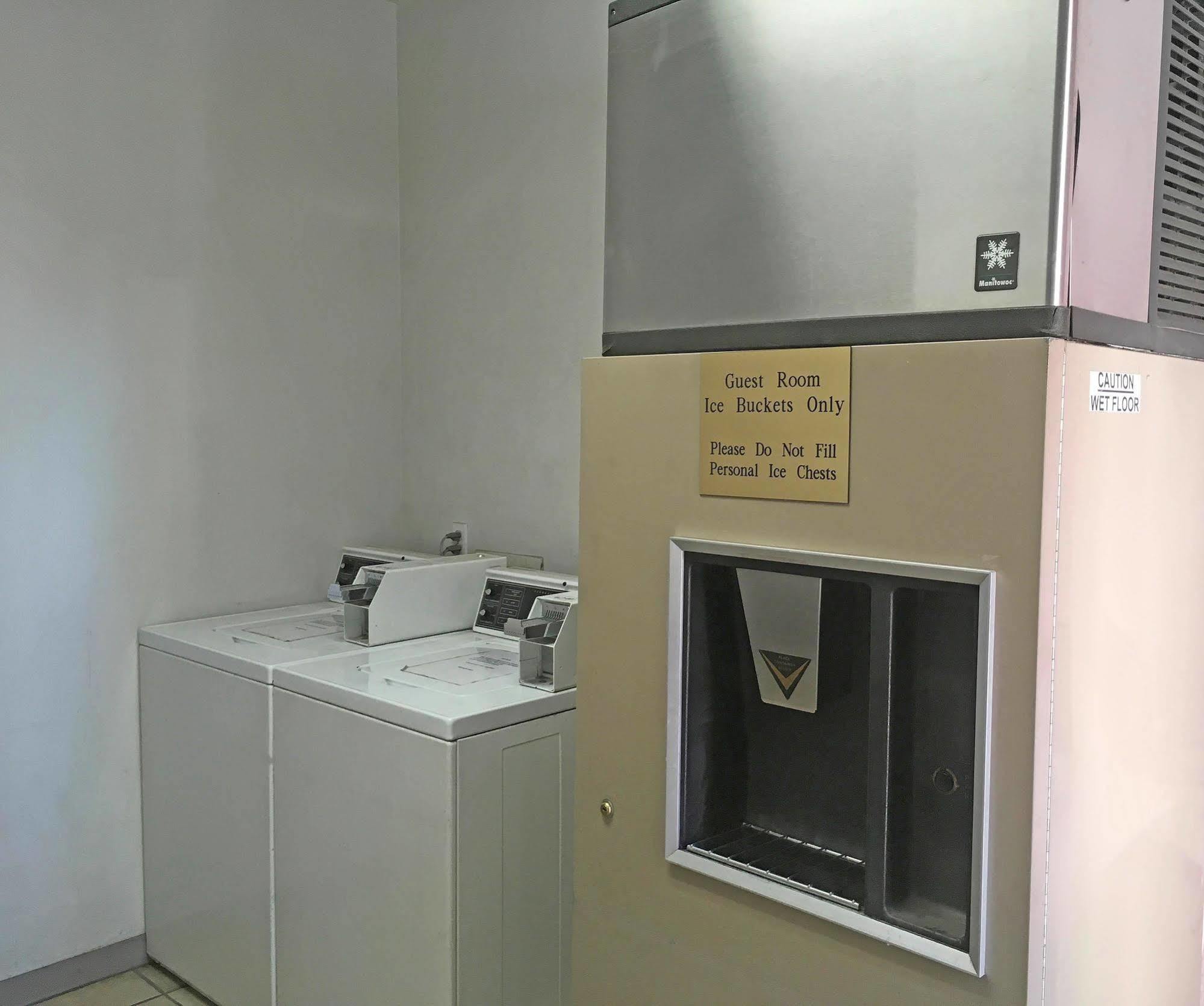 America'S Best Inn & Suites Saint George Bagian luar foto