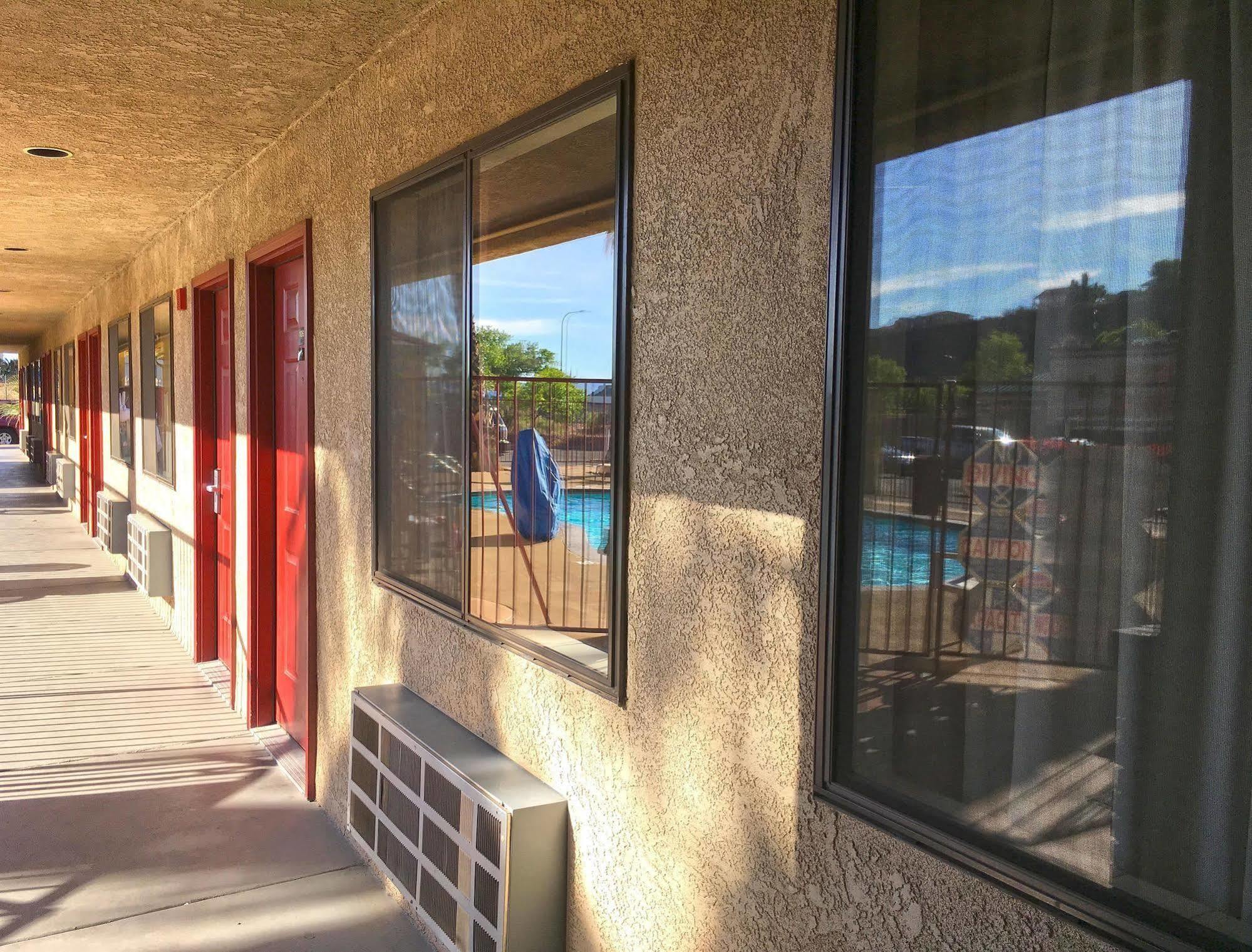 America'S Best Inn & Suites Saint George Bagian luar foto