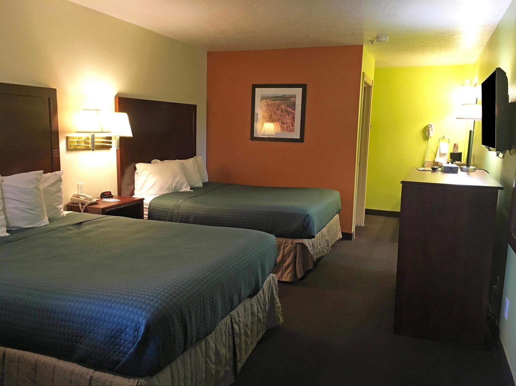 America'S Best Inn & Suites Saint George Bagian luar foto