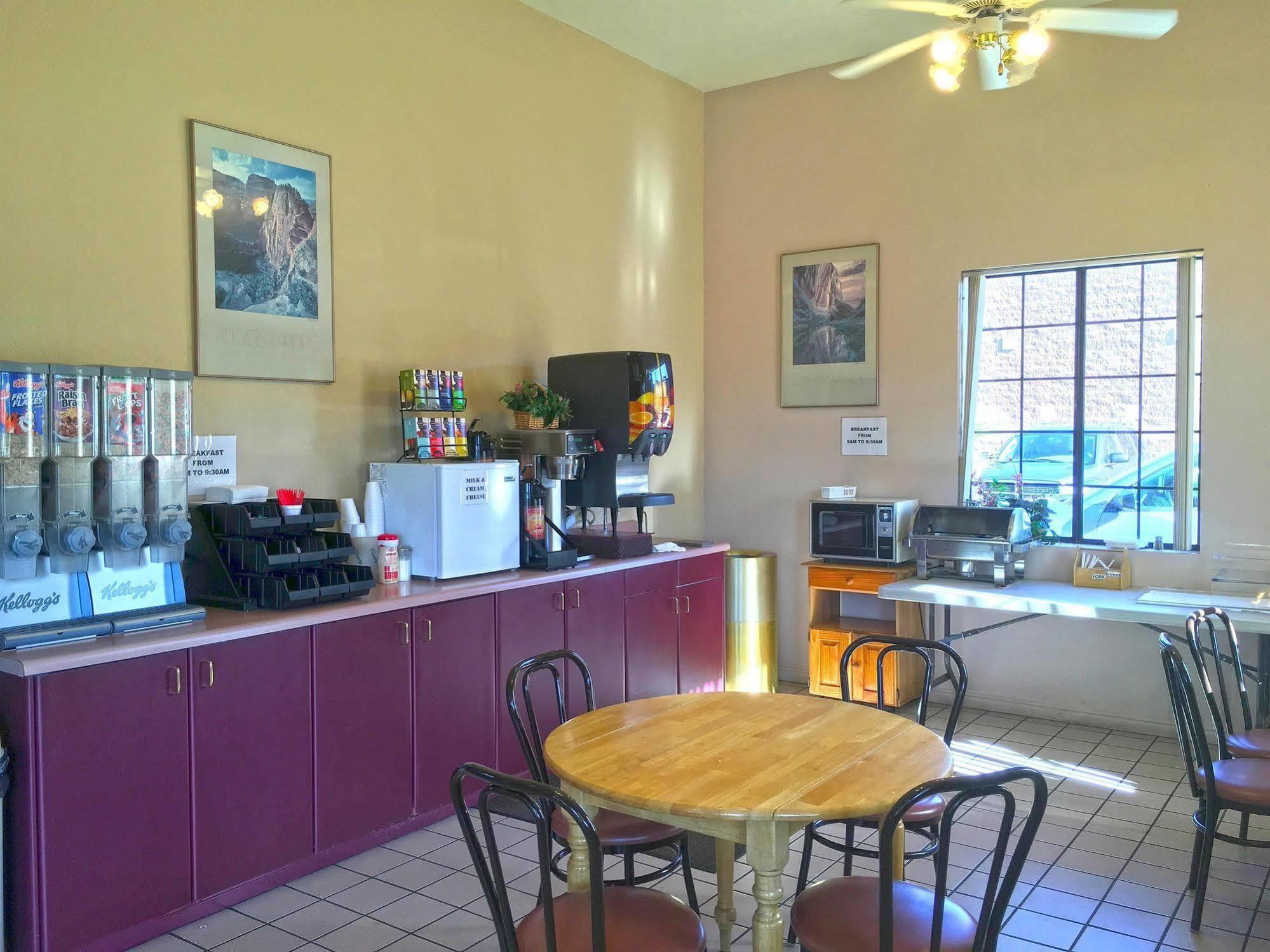 America'S Best Inn & Suites Saint George Bagian luar foto