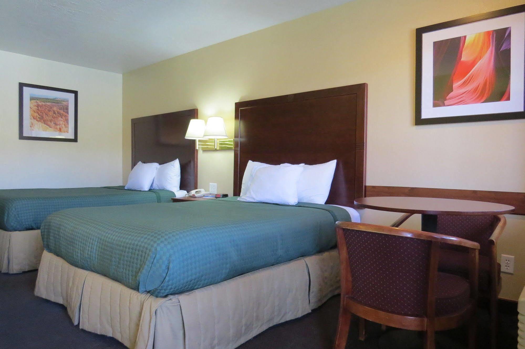 America'S Best Inn & Suites Saint George Bagian luar foto