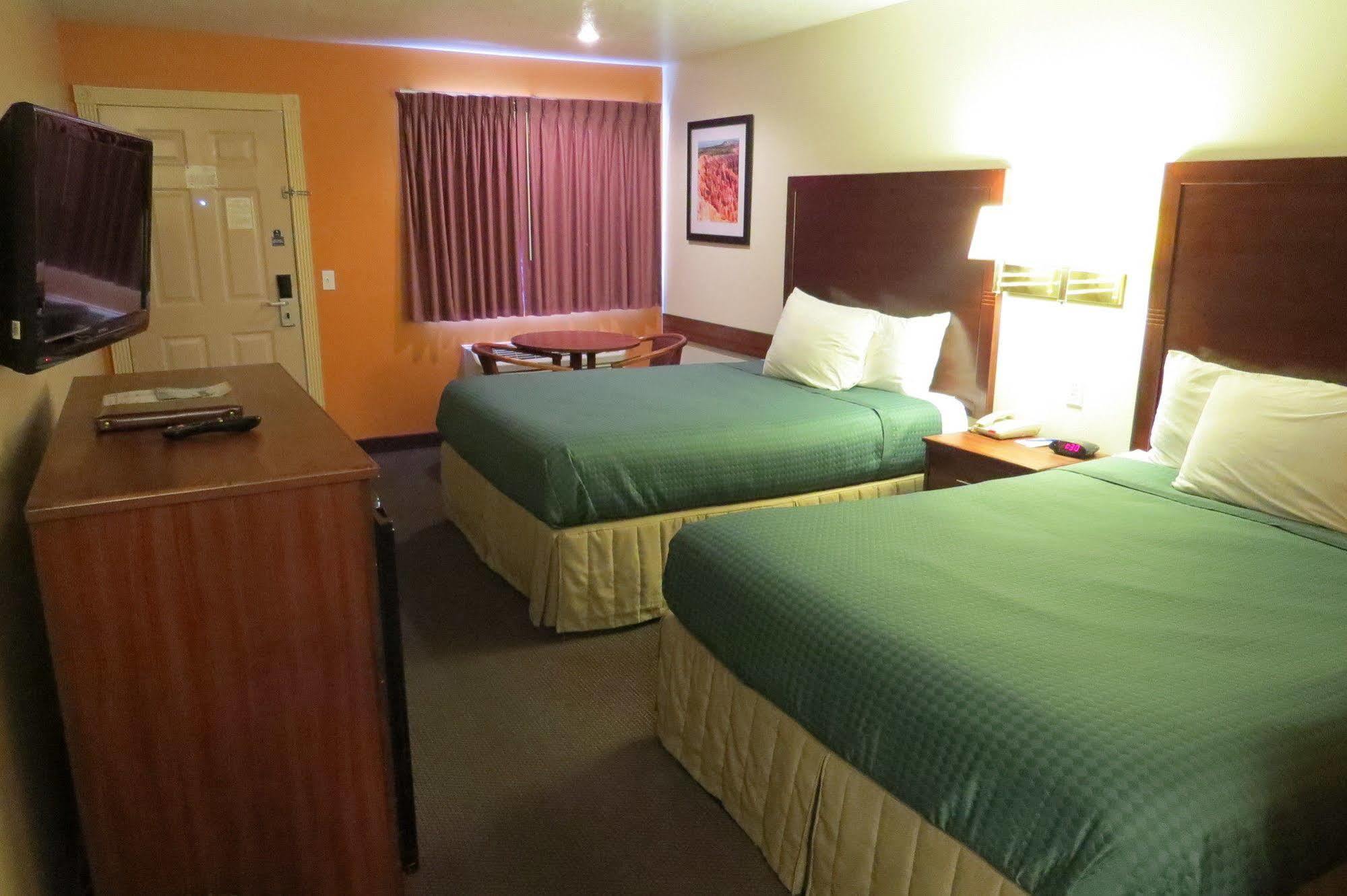 America'S Best Inn & Suites Saint George Bagian luar foto