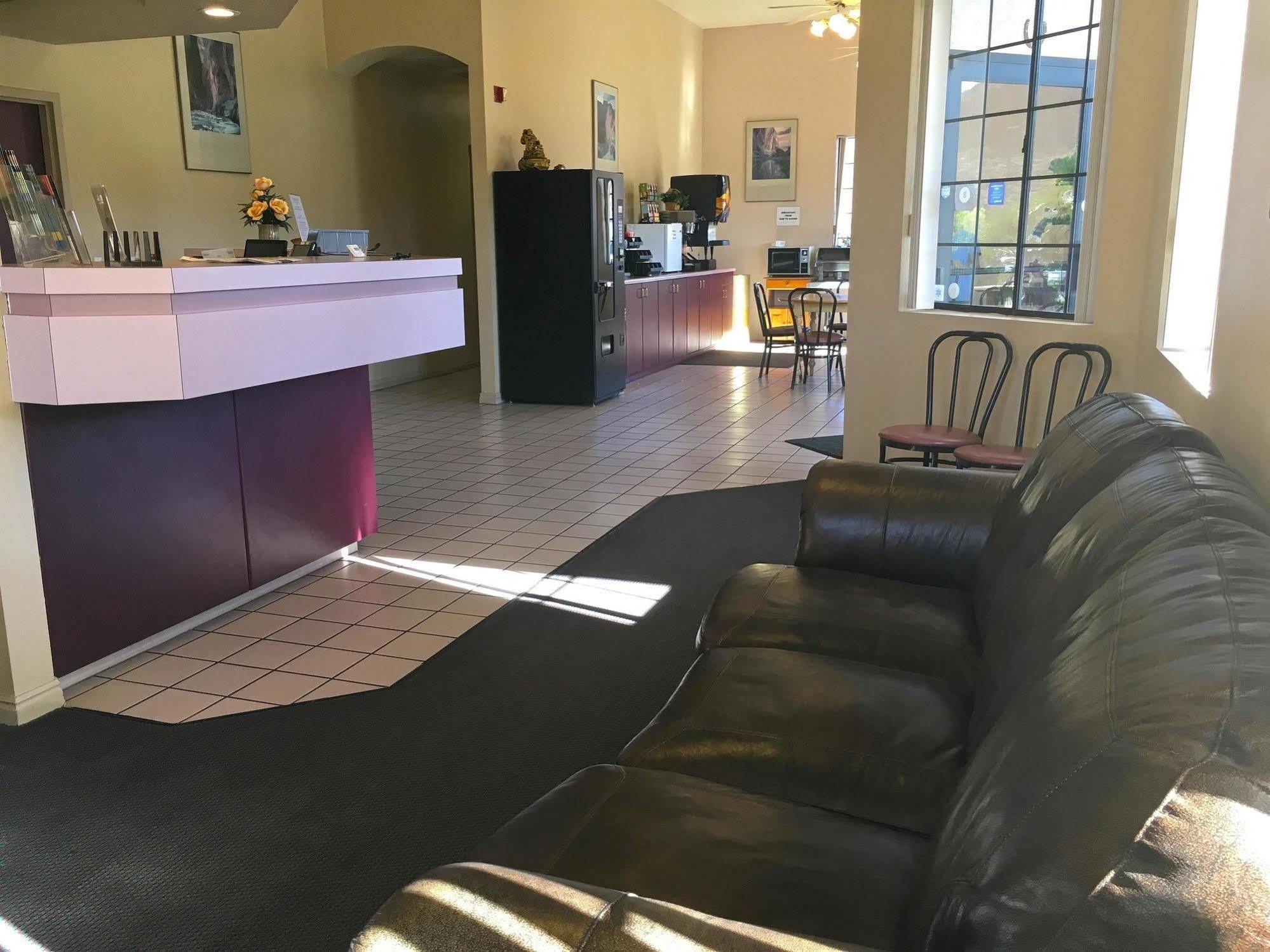 America'S Best Inn & Suites Saint George Bagian luar foto