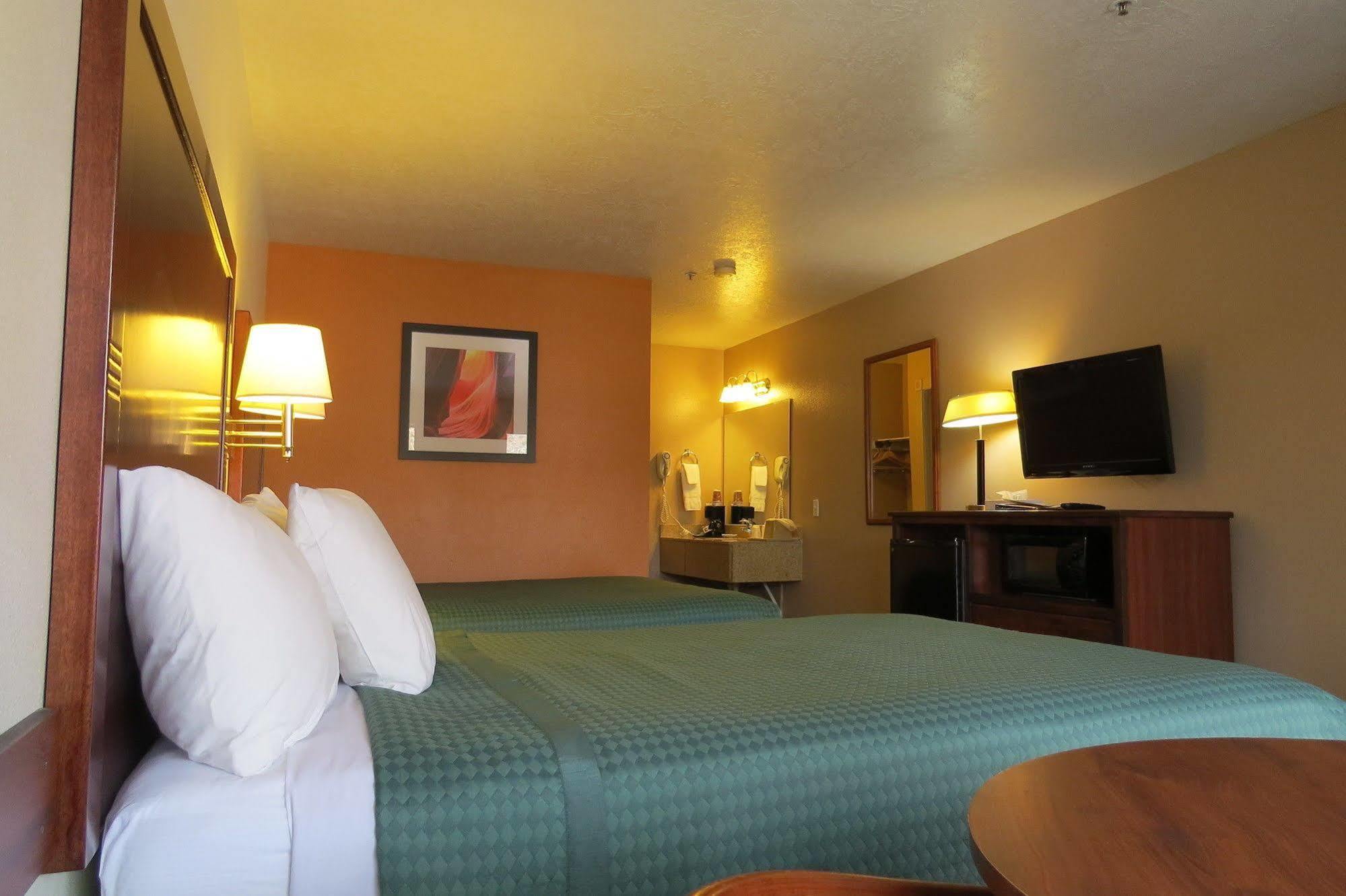 America'S Best Inn & Suites Saint George Bagian luar foto