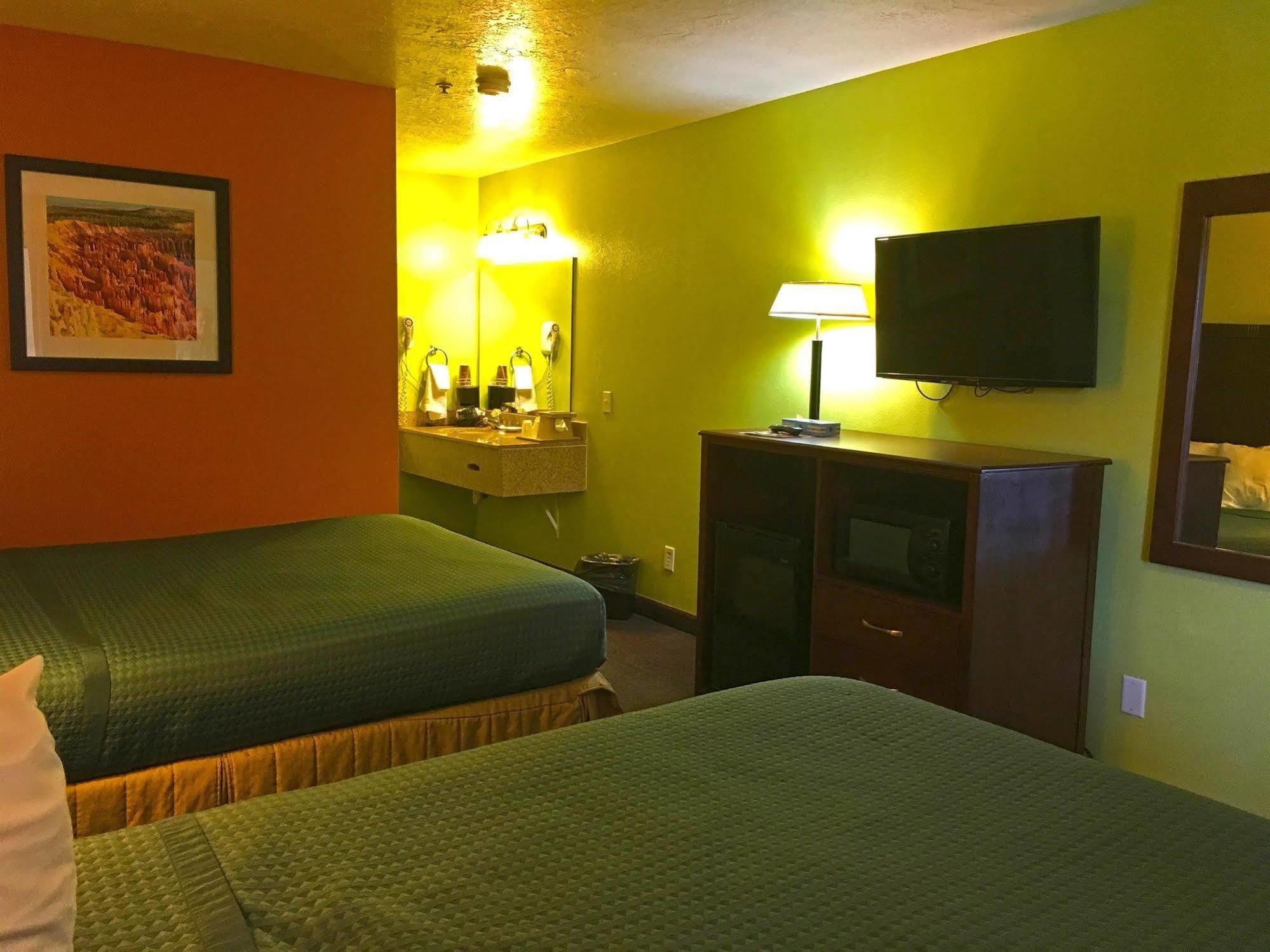 America'S Best Inn & Suites Saint George Bagian luar foto