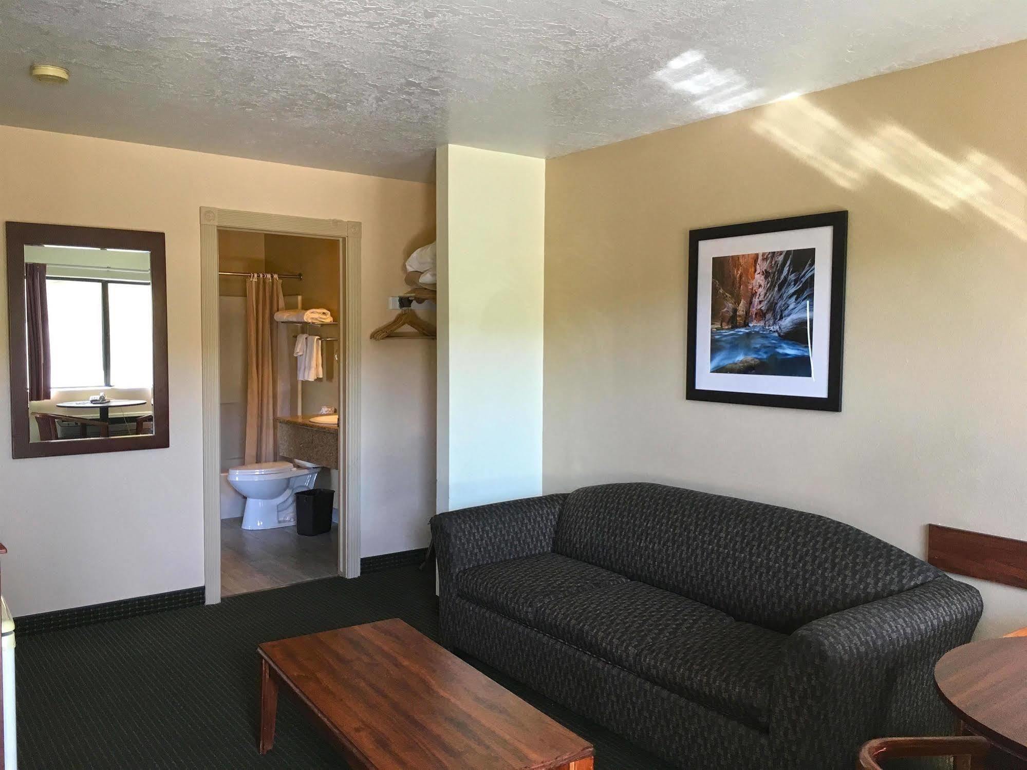 America'S Best Inn & Suites Saint George Bagian luar foto